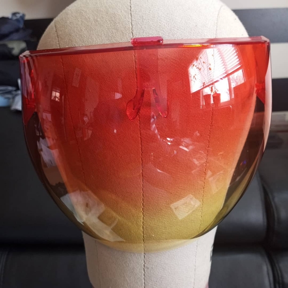 Protective Isolated Mask - Picture 3 of 12